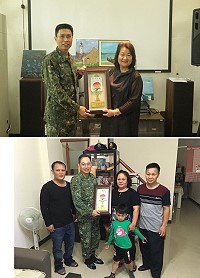 　主任與副主任分別致贈5位模範母親賀屏。（圖／文：謝宏源）