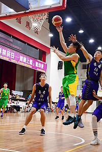 　第十五屆「健康上籃」多位SBL高手抵馬廝殺，水準直線上升；台啤飛皇王璟諭不畏強豪猛攻籃下勇奪19分，表現令人激賞。（圖／文：曹重偉）