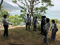 　北竿鄉代會展開本會期第一天鄉政考察議程，代表們關心大坵島聯外道路工程施工情形。（圖：北竿鄉代會）