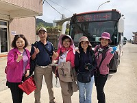 　北竿觀光公車21日載運首發自由行遊客暢遊北竿各景點。（圖／文：陳鵬雄）