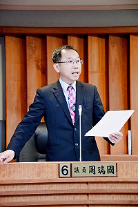 　議員周瑞國進行質詢。（圖／文：曹重偉）