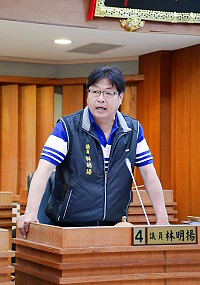 　議員林明揚進行質詢。（圖／文：曹重偉）