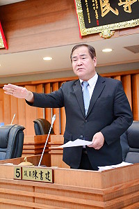 　副議長陳書建進行質詢。（圖／文：曹重偉）