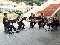　馬祖海灣音樂會跳島音樂祭，東吳銅管五重奏在南竿福澳市集帶來精彩演出。（圖／文：吳嘉榮）