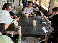 　大坵島也有免費的WiFi（愛馬祖）熱點建置完成，遊客在島上大坵莊前廣場實測上網速率佳。（圖／文：陳鵬雄）