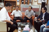 立委陳雪生4日邀臺灣港務公司基隆港務分公司協調臺馬輪、臺馬之星6月1日起固定靠泊基隆港西2碼頭。(圖:陳雪生國會辦公室提供)