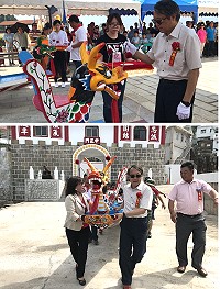 2018年莒光鄉慶端午龍舟競賽龍舟開光下水儀式在青帆港舉行。(圖/文:宋幸儒)