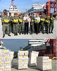台灣香蕉盛產,縣府採購15公噸,解決蕉農困境也贈送國軍及鄉親,提前祝賀端節愉快。(圖/文:馮紹夫)