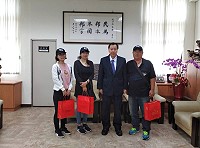 東莒社協理事長王孝榛與協會專案經理人、行銷經理人等13日拜會議長張永江,雙方交換意見及經驗。(圖:連江縣議會)