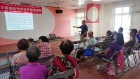 環境資源局日前舉辦「水資源巡守隊教育訓練 」,邀請國立宜蘭大學李元陞教授擔任講師,使學員瞭解水質的判讀條件,加強水資源知識與實務之連結。(圖/文:曹重偉)