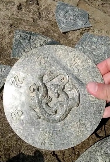馬祖海底淨化,發現疑似沉船文物。蘋果日報翻拍臉書
