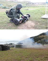 (上圖)射手實施射擊前武器零件檢查。(下圖)火箭彈發射瞬間的震波威力驚人。(圖/文:葉峻廷)
