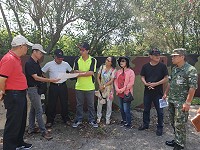 馬管處昨日邀集軍方及民代前往北竿240砲陣地現勘,爭取陣地開放觀光。(圖:北竿鄉公所)