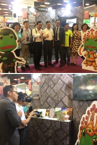 2018智慧生活軟體應用展世貿一館開展,馬祖北竿鄉芹壁智慧文化聚落體驗VR互動裝置,縣長劉增應8日上午實地體驗。(圖:連江縣政府文化處)