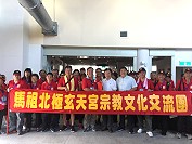 山隴玄天宮泉州進香及遊雲南團123人9日啟程,縣長劉增應、鄉長陳振國到碼頭歡送,並致贈程儀。(圖:本報編輯部)
