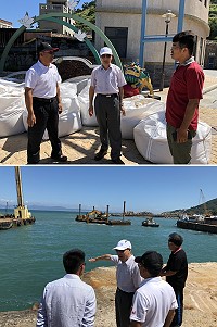 縣長劉增應關心北竿各澳口及白沙碼頭工區防颱工作。(圖/文:陳鵬雄)