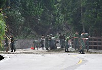 　瑪莉亞災後復原工作，東引軍民經過兩天的揮汗努力，已經將占據道路的斷枝殘葉及海漂垃圾全數清除。（圖／文：陳其敏）
