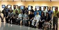 馬祖畫家邊城振輝「藍眼淚油畫巡迴展」14日下午舉行開幕茶會,吸引不少當地人士及藝文界好友前往欣賞;展期至29日,歡迎當地民眾踴躍前往欣賞。(圖:邊城振輝)