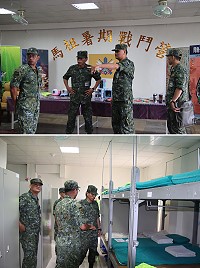(上圖)主任視導馬祖暑期戰鬥營接訓整備狀況。(下圖)主任視導幹訓班接訓整備狀況。(圖/文:張炘獻)