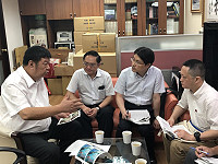 針對瑪莉亞颱風,馬祖各島漁船民及養殖戶災損,立委陳雪生17日邀農委會漁業署副署長林國平研議災損救助金補助。(圖:陳雪生國會辦公室)