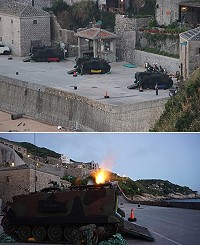 (上圖)甲車機動至芹壁澳就位。(下圖)81迫砲發射照明彈。(圖/文:謝佳宏)