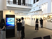 　中華郵政台北郵局以馬祖風情郵票專冊結合馬祖風景影片製作短片，7月起在台北郵局大廳內播放，為馬祖行銷。（圖：連江縣交旅局提供）