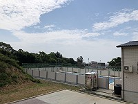 沒有屋頂的泳池　圖與文：陳鵬雄