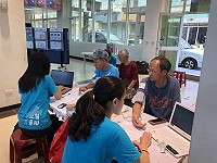 　臺北醫學大學在北竿惠民市場一連兩天推出義診活動，不少民眾前往掛號受檢。（圖／文：陳鵬雄）