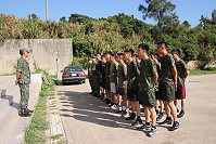 士官長對參訓學員實施精神講話。(圖/文:張炘獻)