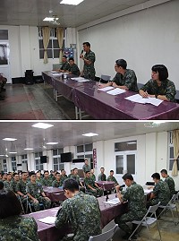 (上圖)指揮官主持軍事訓練77梯役男精神講話。(下圖)指揮官逐一關心役男服役狀況。(圖/文:張炘獻)