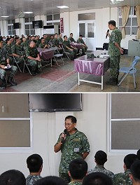 (上圖)副主任主持常備兵役軍事訓練77梯心輔座談。(下圖)副主任以自身經驗勉勵役男在服役期間能有所收穫。(圖/文:張炘獻)