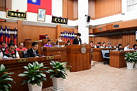 　審計部台灣省基隆市審計室主任周瓊怡來馬進行106年度總決算暨附屬單位決算審核報告。（圖／文：曹重偉）