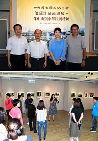 　國立國父紀念館首度將館藏作品及豐富的國父史料跨海來馬展出，館長林國章專程來馬參加，在專門解說人員帶領下，全場來賓一起瀏覽一遍這些珍貴的民國初年影像。（圖／文：曹重偉）