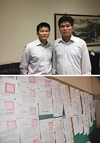 在桃園地政服務的馬祖旅台第三代張智皓(左),因地區需要回到馬祖為鄉親服務地政業務。他說,能為家鄉貢獻所學是自己的榮幸。地政局公佈欄貼滿土地業務辦理情形,現在土地總登記進入尾聲,僅剩下900多件尚未審理。(圖/文:馮紹夫)