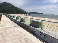 　&#22338;里海堤美化工程完工，500公尺海堤成了遊客及居民新休憩空間。（圖／文：陳鵬雄）