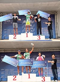 2018第2屆馬祖越野鐵人三項圓滿落幕,縣長劉增應為各組前三名選手頒發獎金及獎品。(圖/文:馮紹夫)