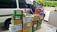 中秋人間滿溫情,台灣里仁事業股份有限公司今年特捐贈21箱有機食品給紅十字會馬祖支會,再由該會於中秋之前分送給弱勢家庭及團體。(圖/文:曹重偉)