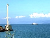 　海巡連江艦支援馬祖，近日巡防北竿海域，越界大陸漁船紛紛避鋒頭，表示海巡艦艇已有嚇阻作用。維護馬祖海洋資源，海巡隊扮演一柱擎天的重要角色，鄉親都寄予厚望。（圖與文：陳鵬雄）