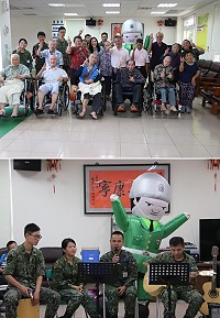 (上圖)依公、依嬤開心的與官兵合影。(下圖)藍眼淚樂團演出懷舊歌曲。(圖/文:張炘獻)