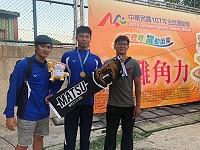 馬祖角力選手王明亮(圖中)107年全民運沙灘角力男子組第5級74公斤銀牌。(圖:馬祖角力隊)