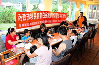 　內政部移民署新移民家庭教育暨法令宣導系列活動9月份場次在珠螺藍灣舉辦，邀請資深社區工作者馮全忠主講婚姻關係的經營。（圖／文：曹重偉）
