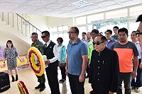 　東引地區107年秋祭祭典，軍民一同向歷代宗親靈位獻花緬懷英靈。（圖／文：陳其敏）