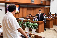 　議會定期會開議，議員們主要焦點為介壽幼兒園因腸病毒全園停課，造成家長不便，希望拿出更主動有效的管制作為，避免停課情形再上演，其他議題還包括青年輔導、老人福利、後送機制等。（圖／文：曹重偉）