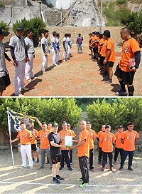 (上圖)雙方隊伍列隊互相鼓勵展現運動家精神。(下圖)賴大隊長頒發獎品慰勞參賽弟兄。(圖/文:葉峻廷)