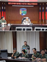 (上圖)余主委主持國防部權保會輔訪本部官兵權益保障業務。(下圖)人事行政處黃少校實施業務輔訪簡報。(圖/文:江耿逸)