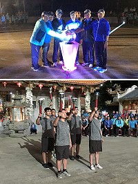 107年連江縣運動會聖火引燃大典12日盛大登場,縣長劉增應點燃火炬再把聖火傳遞給聖火隊成員,象徵體育精神的延續。(圖/文:吳嘉榮)