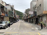 　塘岐中山路經警方強力勸導驅離，恢復單雙月輪流停車應有的順暢。（圖／文：陳鵬雄）