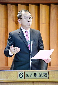 　議員周瑞國進行質詢。（圖／文：曹重偉）