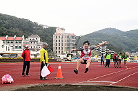 　縣運跳遠比賽，國中女子組介壽國中陳琪跳出3米94成績，摘下國女組跳遠冠軍。（圖／文：馮紹夫）