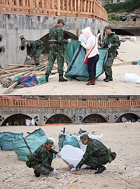上圖:官兵與環保志工協力清理海灘。下圖:官兵努力重現馬祖美麗的沙灘。(圖/文:蔡文尹)